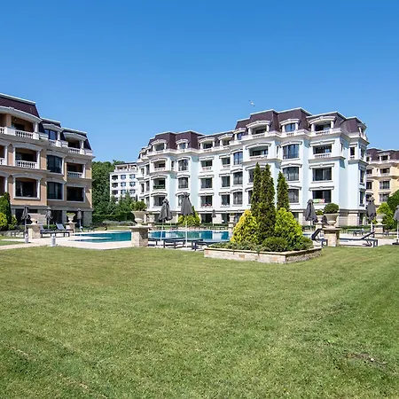 公寓 Carpe 1br Pool & Parking 圣君士坦丁和海伦那